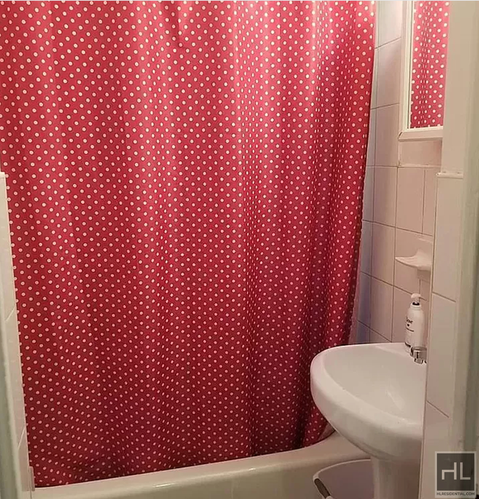 East 83rd Street - Photo 16