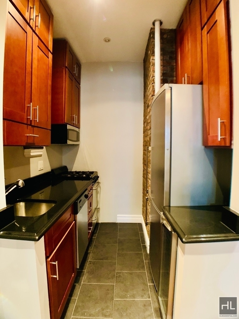 East 32nd Street - Photo 16
