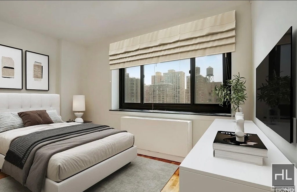 East 30th Street - Photo 4