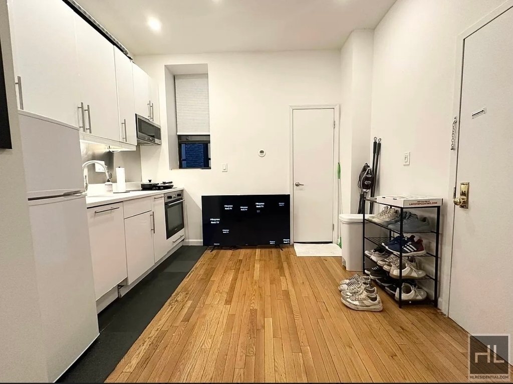 East 58th Street - Photo 6