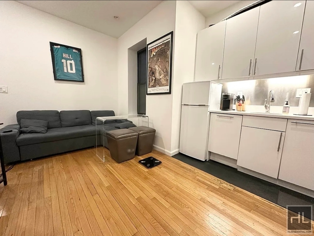 East 58th Street - Photo 1