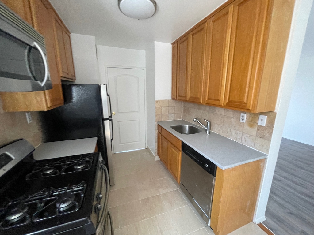 4430 Douglaston - Photo 3