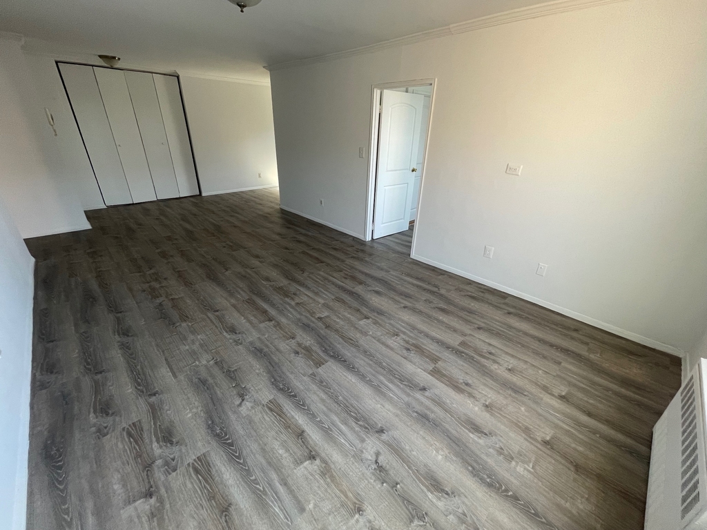 4430 Douglaston - Photo 7