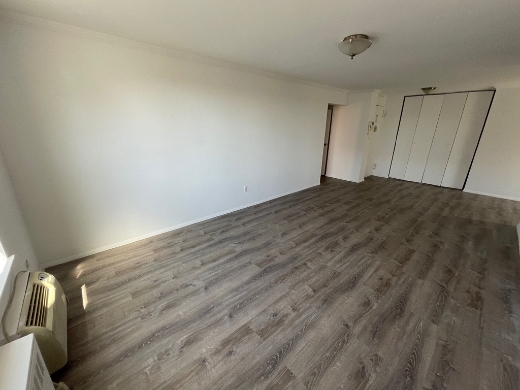 4430 Douglaston - Photo 8