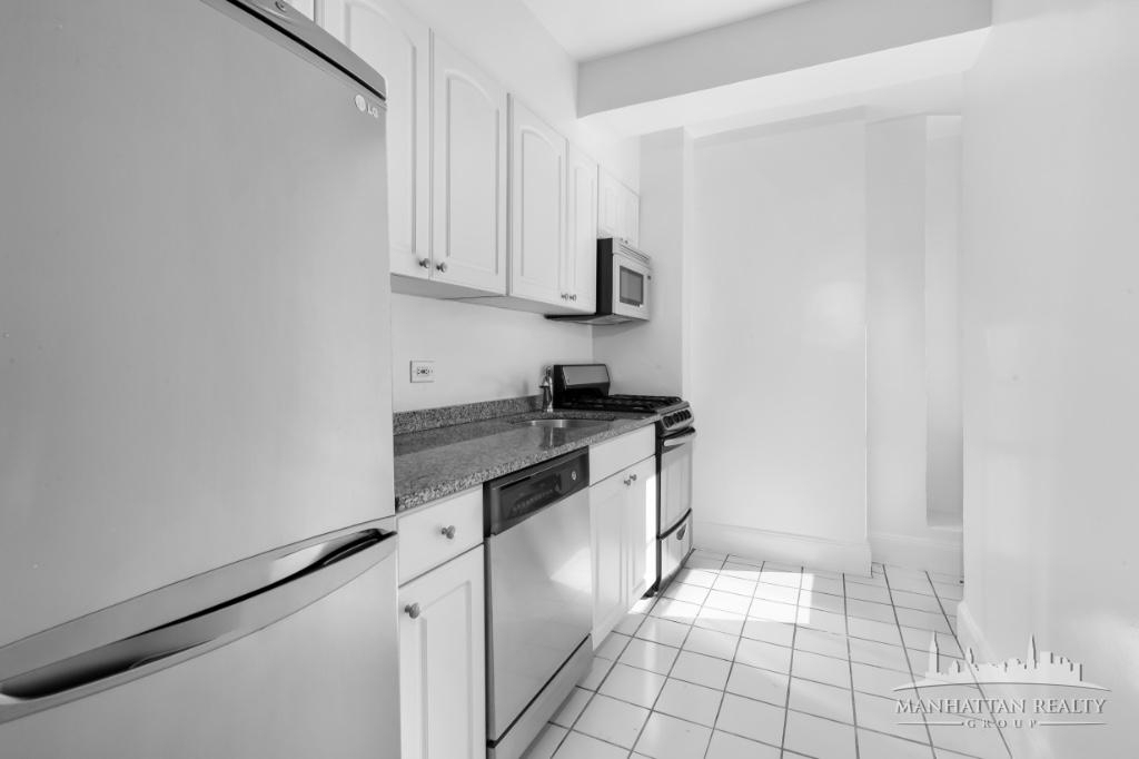 Christopher St - Photo 2