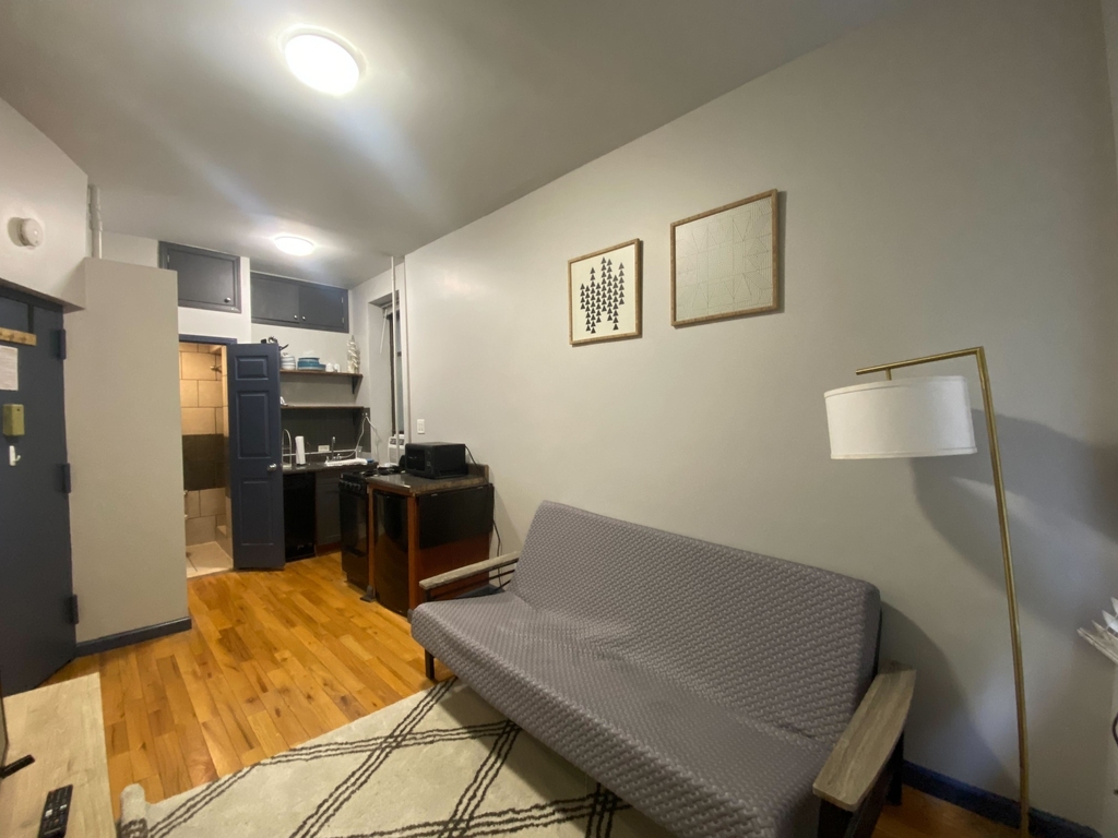 East 7th Street - Photo 0