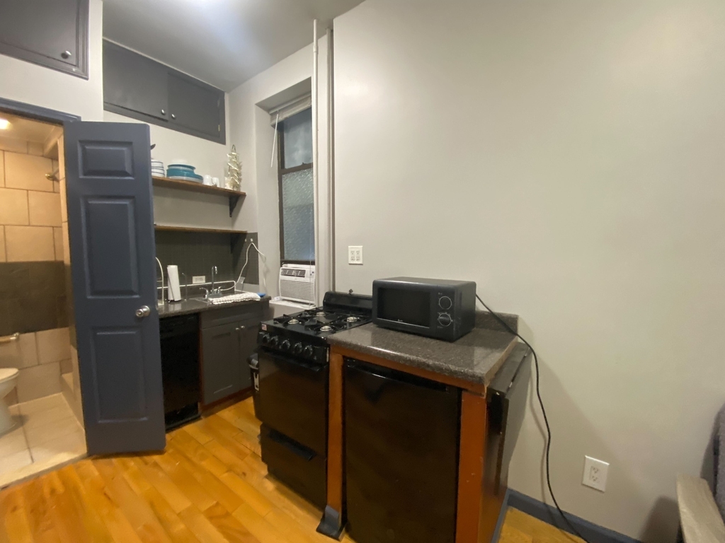 East 7th Street - Photo 3