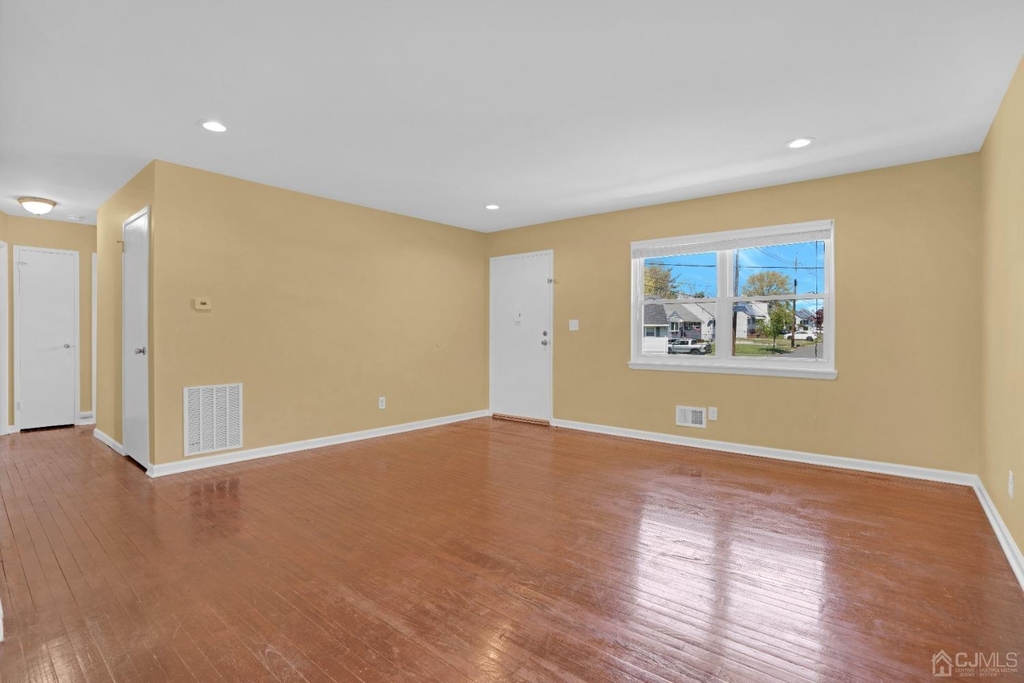 21 Westbury Road - Photo 3