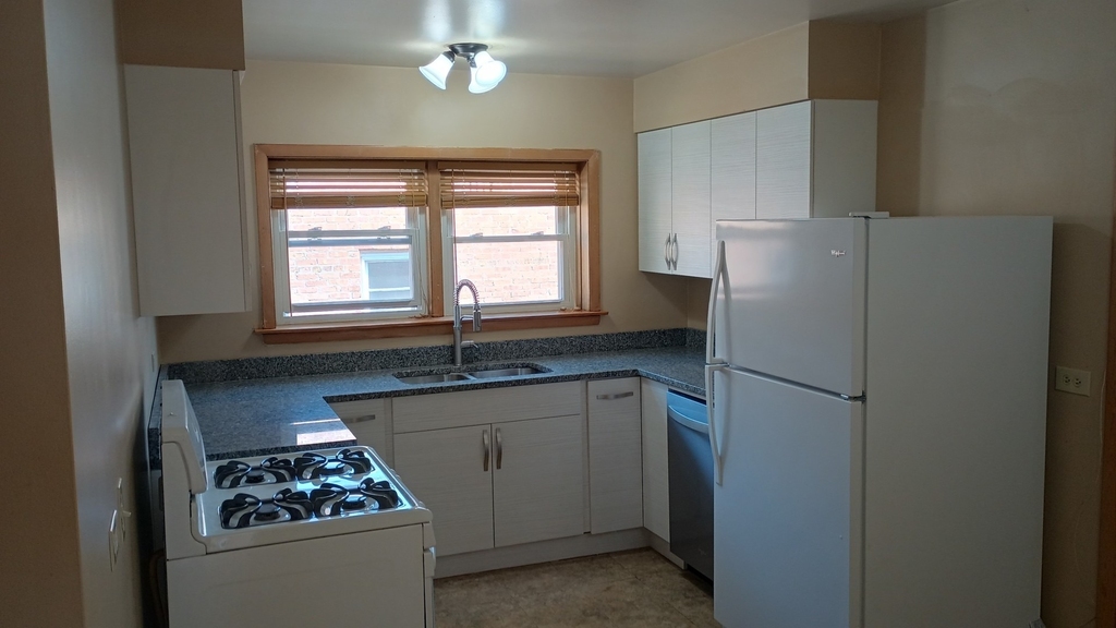 4950 Greenwood Street - Photo 1