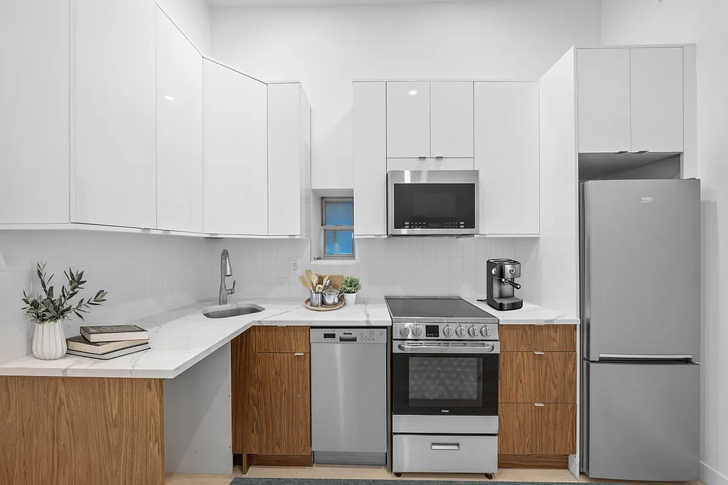 501 1/2 East 83rd Street - Photo 2
