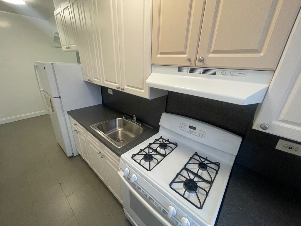 36-19 167th Street - Photo 4