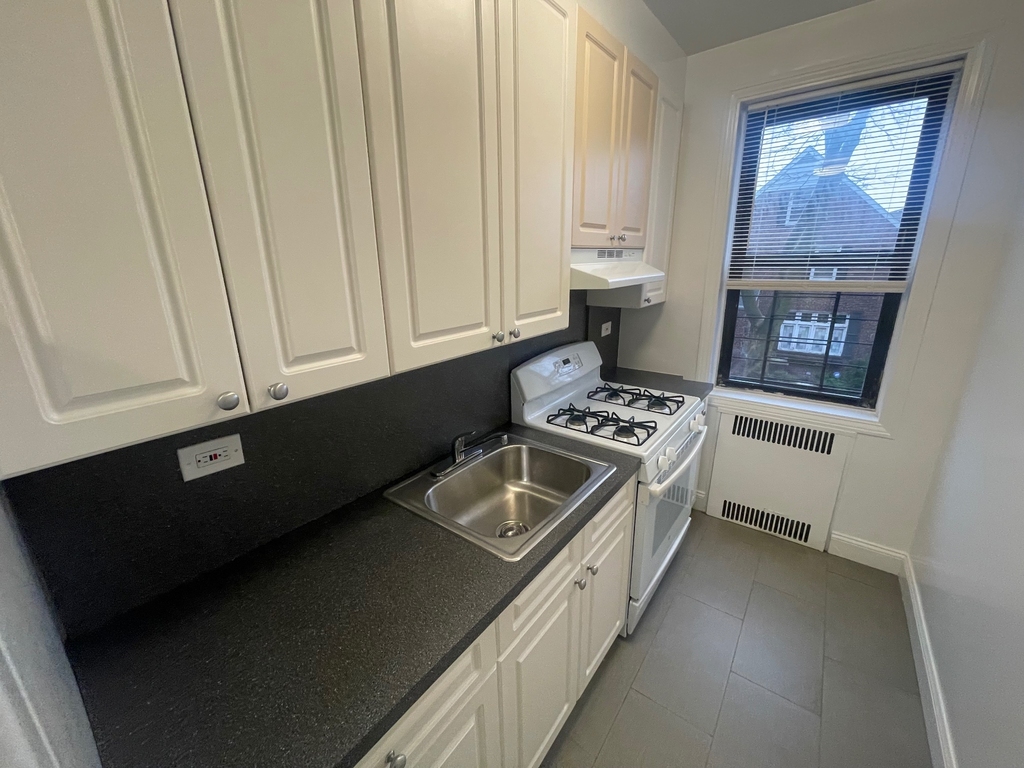 36-19 167th Street - Photo 3