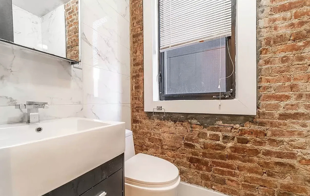 1066 Putnam Avenue - Photo 5
