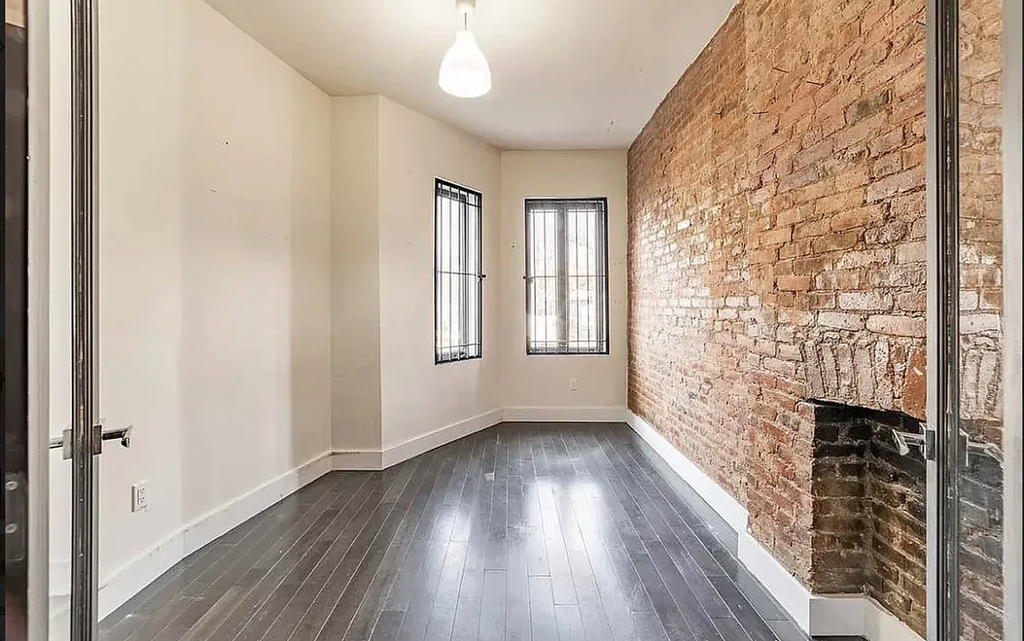 1066 Putnam Avenue - Photo 10
