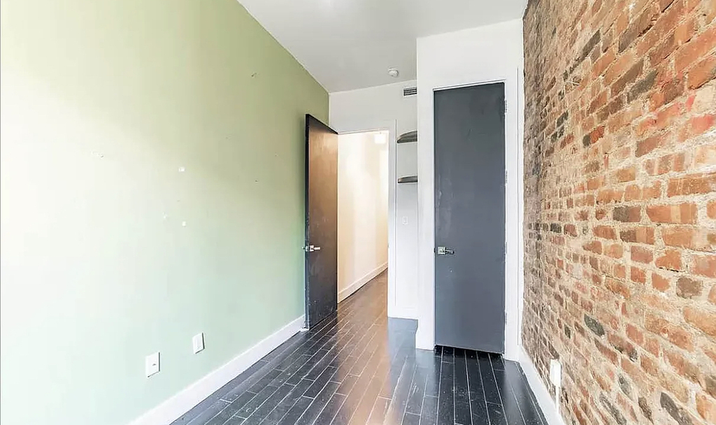 1066 Putnam Avenue - Photo 12