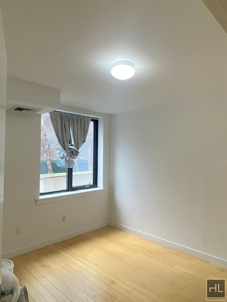 Avenue C - Photo 2