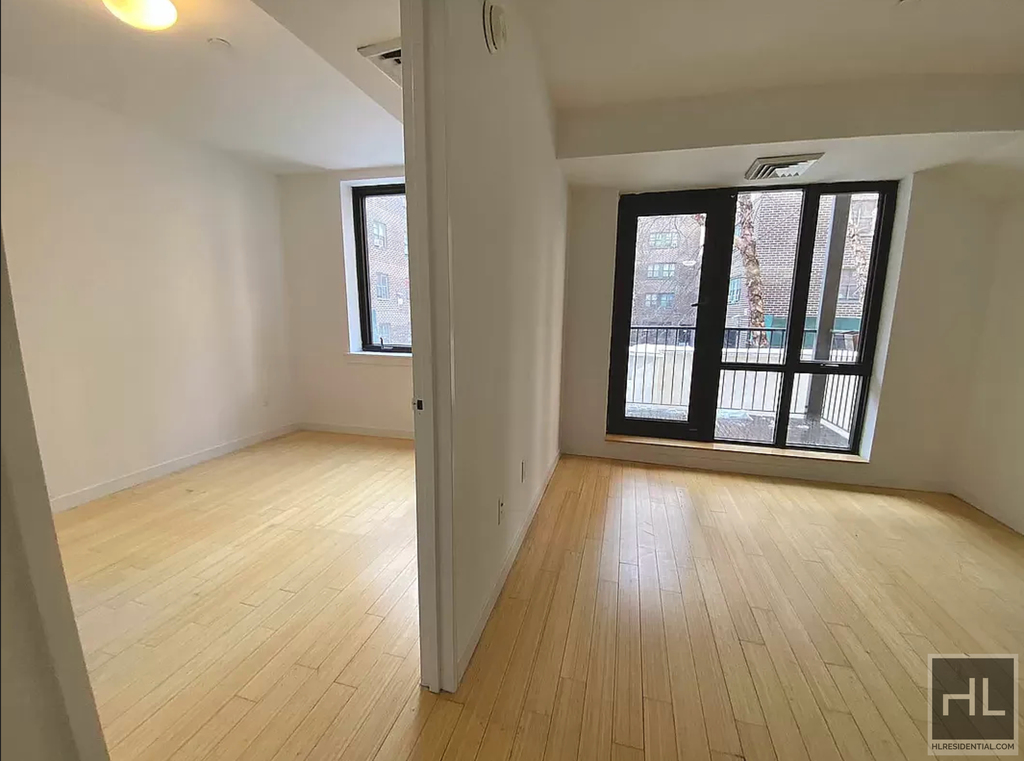 Avenue C - Photo 1