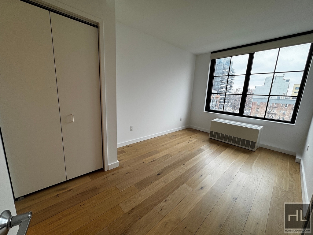 Northern Boulevard - Photo 3