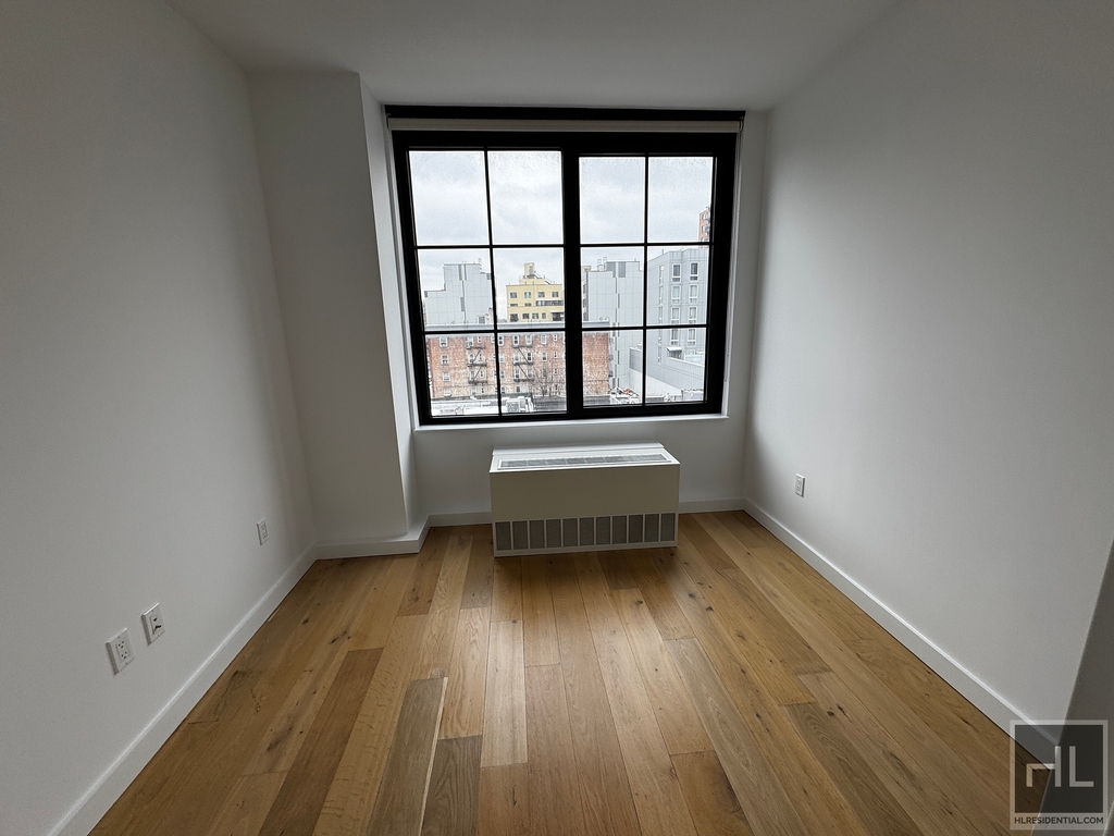 Northern Boulevard - Photo 6