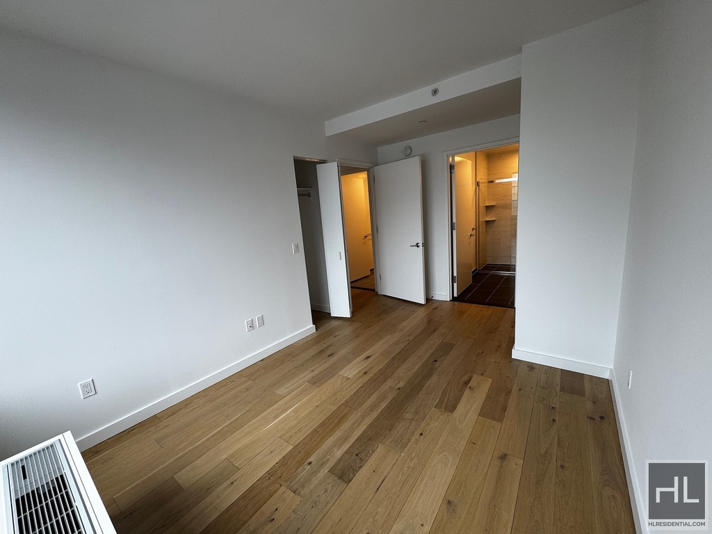Northern Boulevard - Photo 2