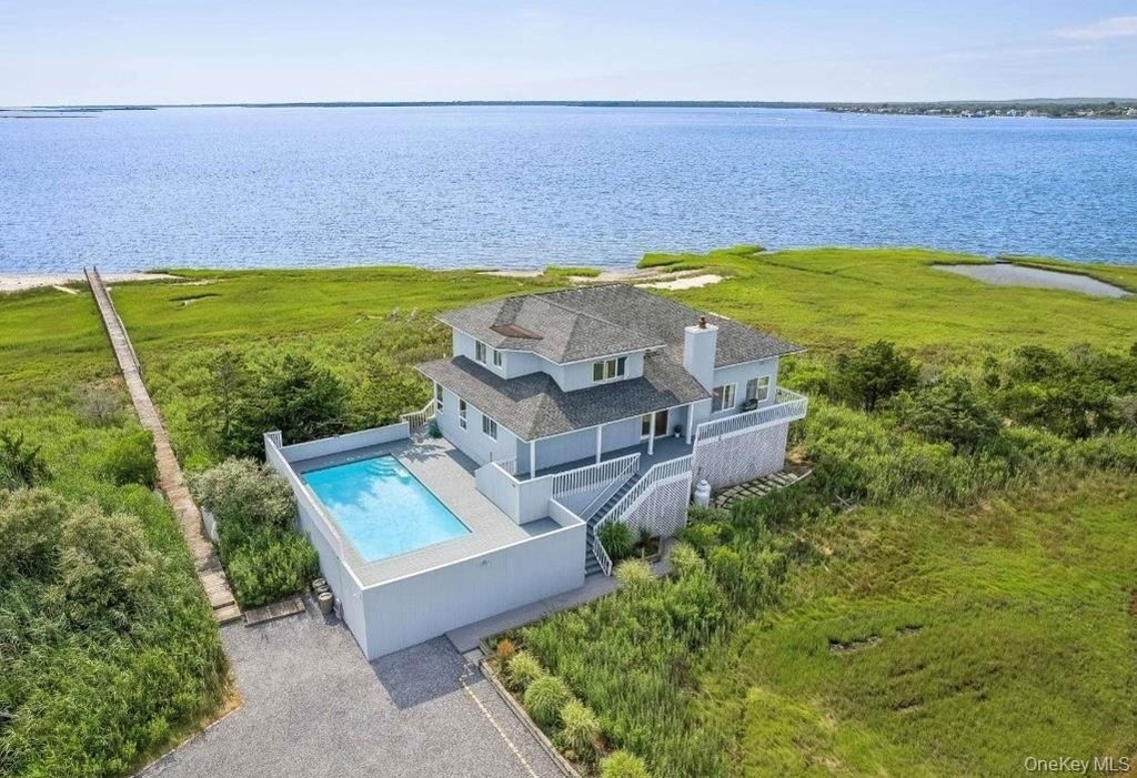 552 Dune Road - Photo 1