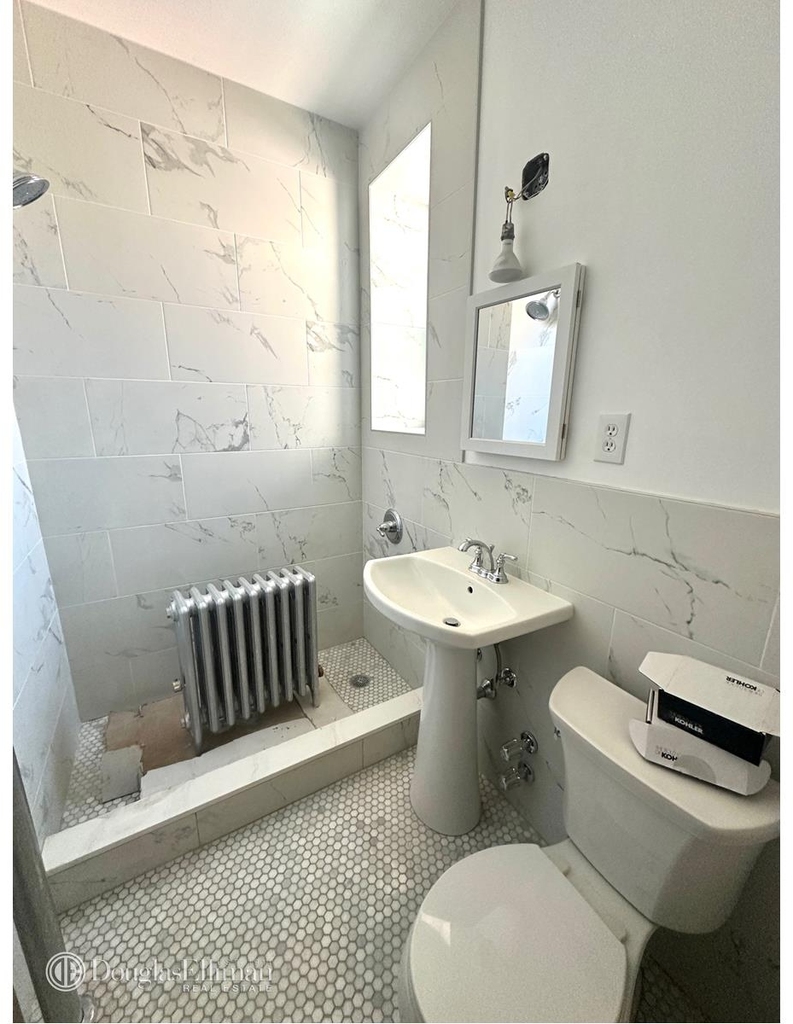 28-20 37th St - Photo 4