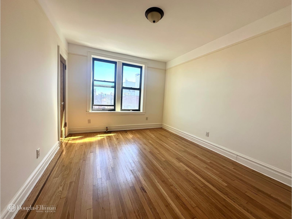 28-20 37th St - Photo 2