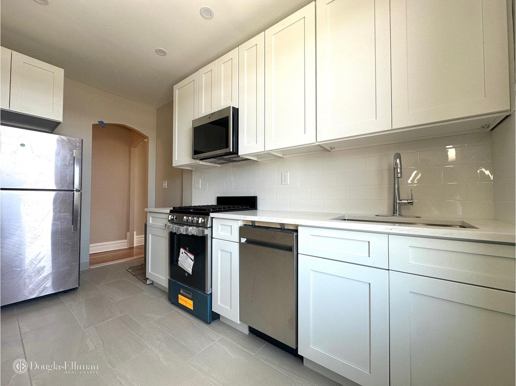 28-20 37th St - Photo 3