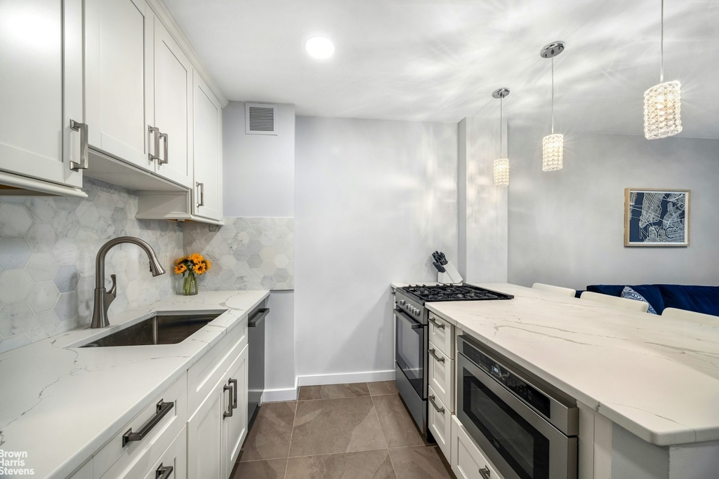 417 E 90th Street - Photo 3