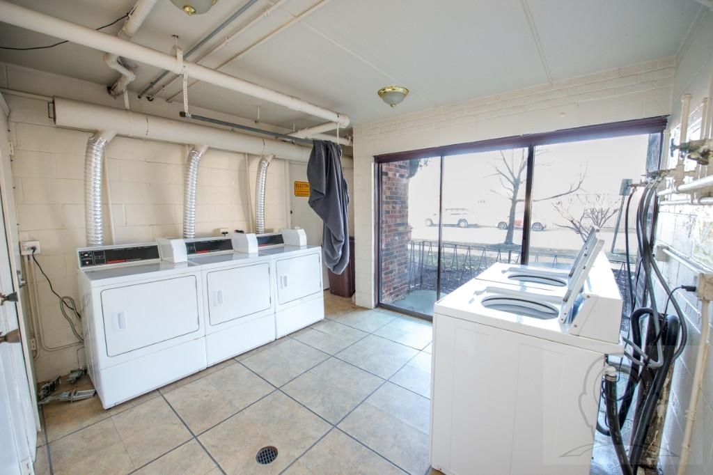 7117 West 93rd Street - Photo 9