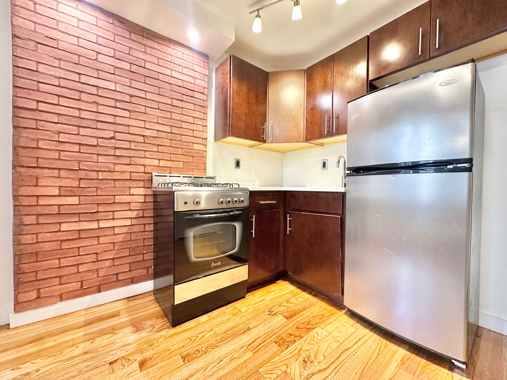 1145 Dean Street - Photo 2