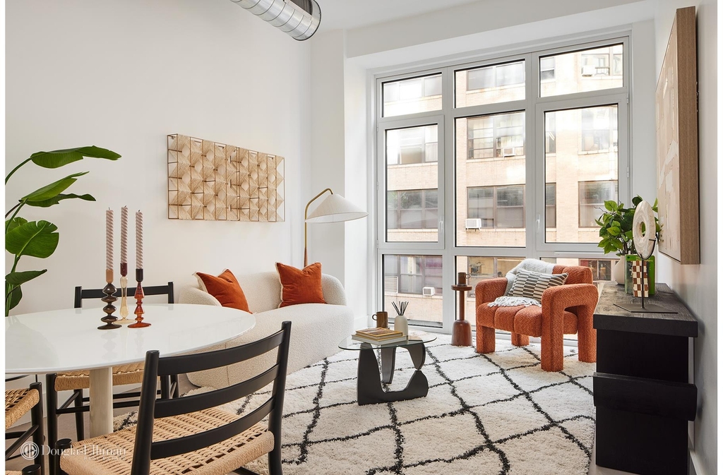 339 W 38th St - Photo 2