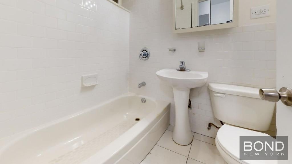 East 89th Street - Photo 4