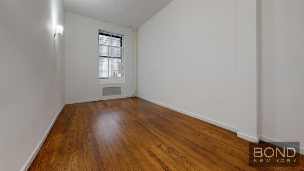 East 89th Street - Photo 6