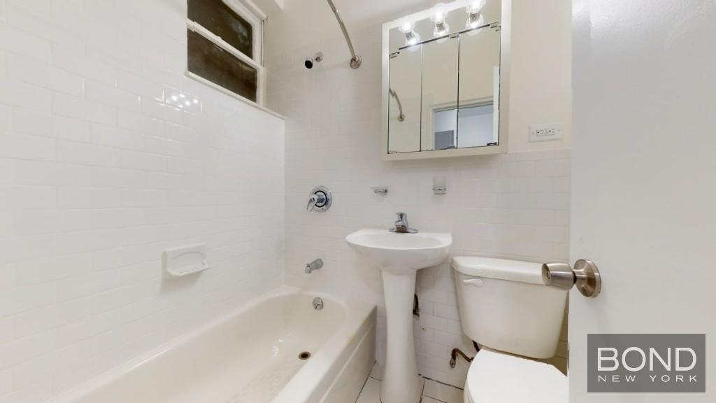 East 89th Street - Photo 9