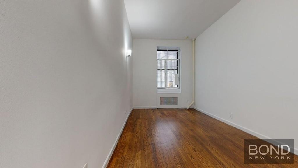 East 89th Street - Photo 7