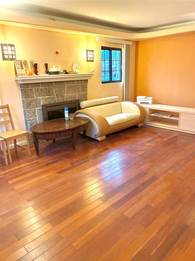 184th Street - Photo 8
