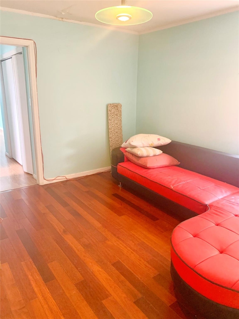 184th Street - Photo 15