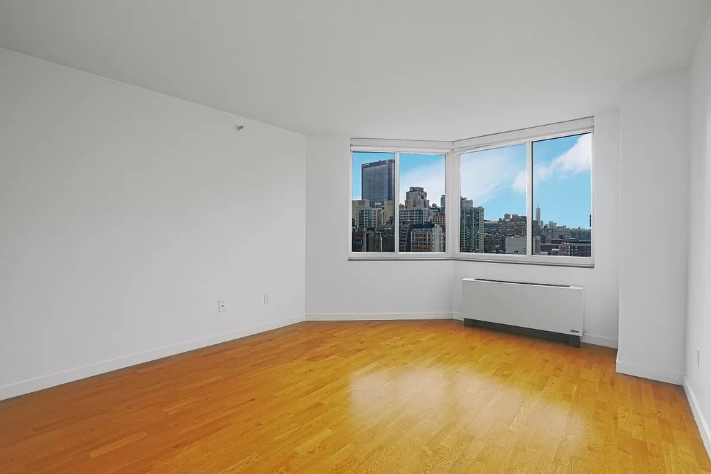 West 42nd Street - Photo 2