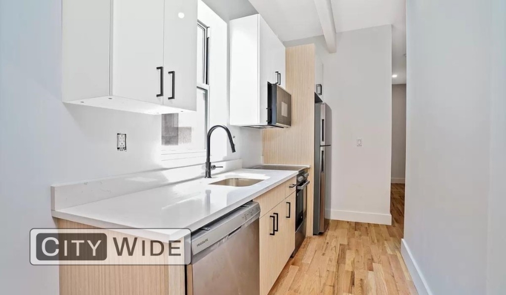 1865 Putnam Avenue - Photo 4