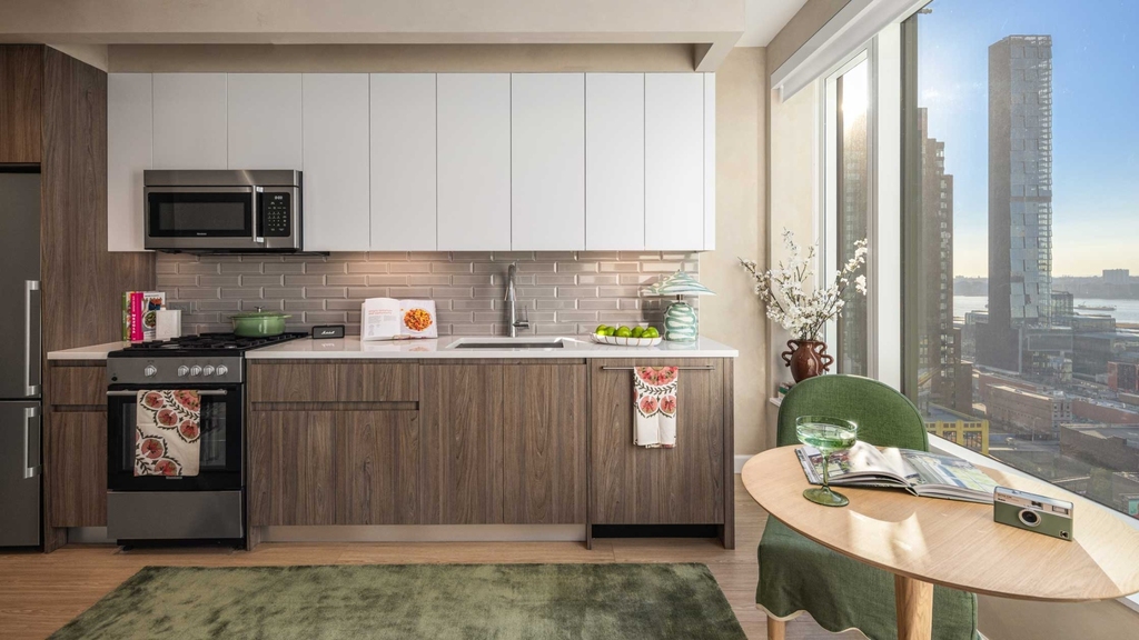 10th Avenue - Photo 1