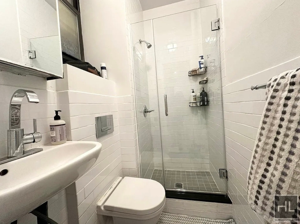 East 58th Street - Photo 8