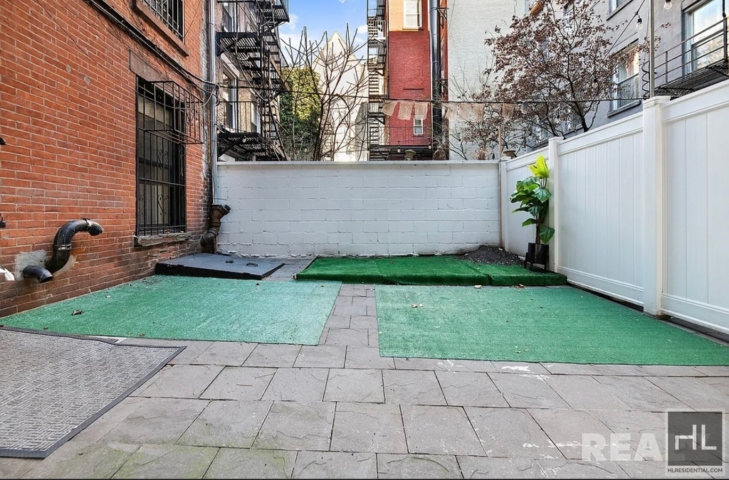 East 32nd Street - Photo 4