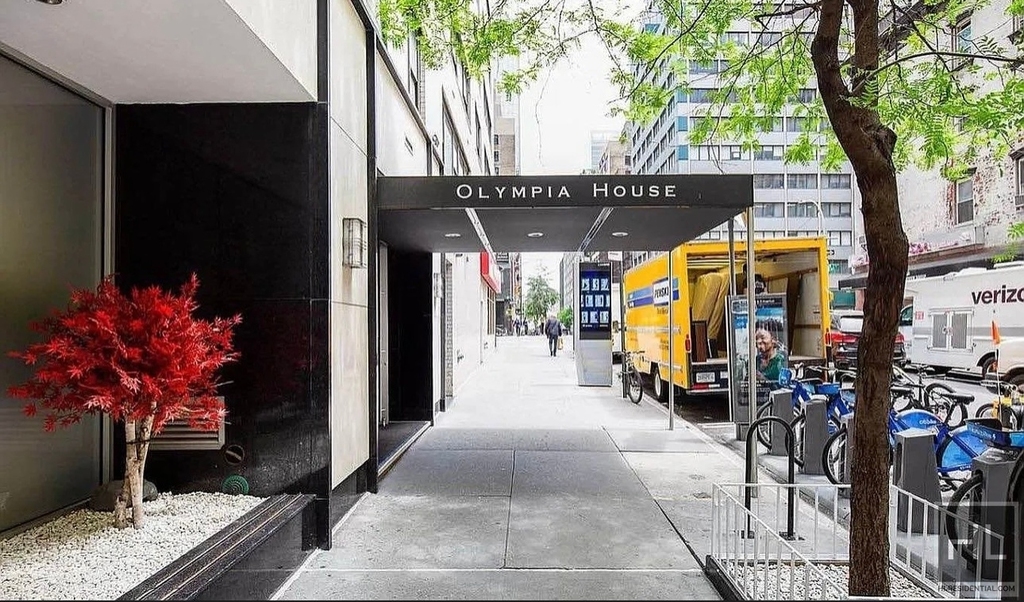 East 44th Street - Photo 7