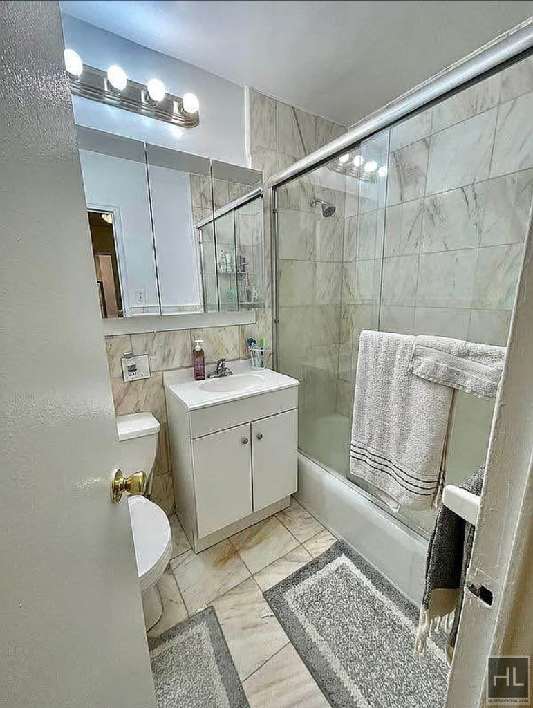 East 44th Street - Photo 2