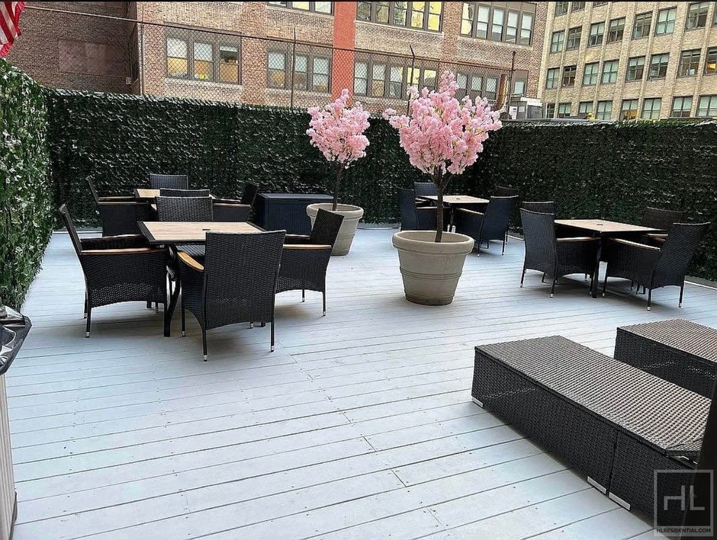East 44th Street - Photo 6