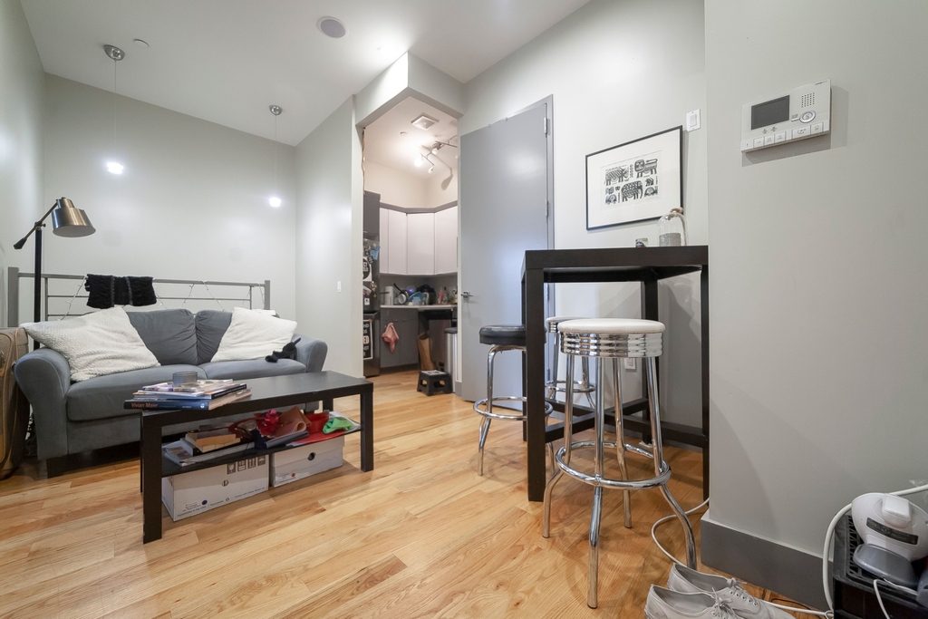 337 Melrose Street - Photo 0