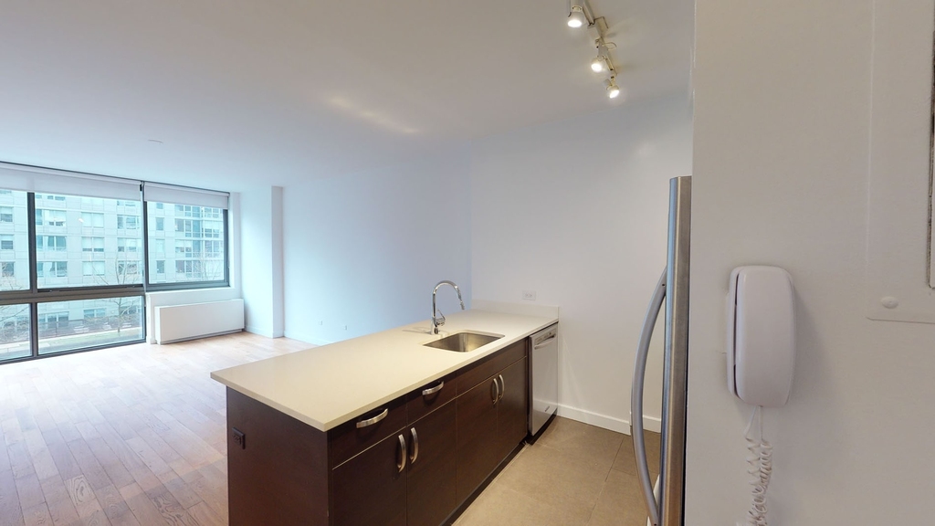 808 Columbus Ave - Photo 2