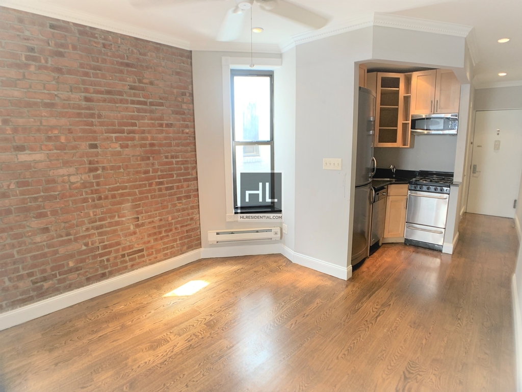 East 25th Street - Photo 3