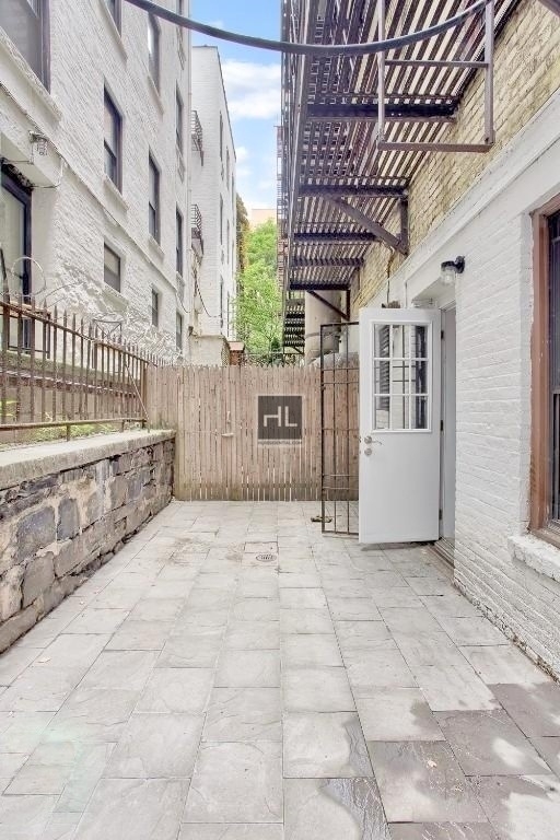 East 25th Street - Photo 11
